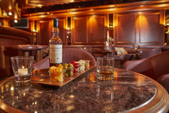 Hotel Winkelried Bar2